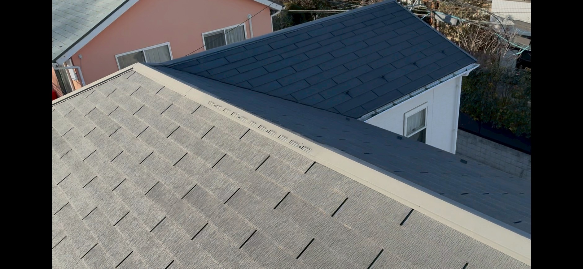 草加市の雹（ひょう）被害にあったお宅で屋根の欠けと外壁の反り返りを発見しました